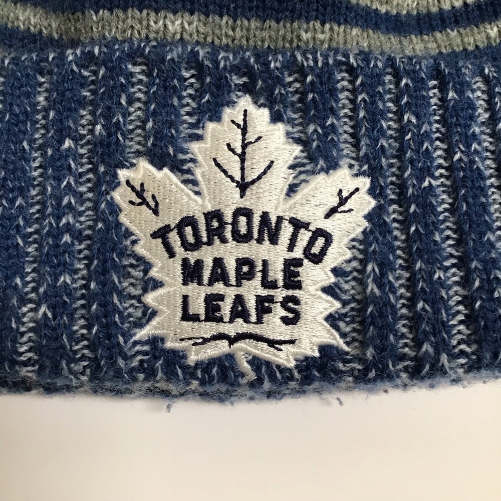 Toronto Maple Leafs NHL Hockey Gray Blue Knit Pom Beanie Skater Hat Fleece Lined - Picture 8 of 10